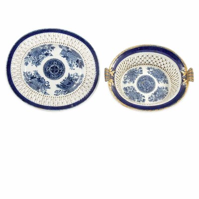 Lot 221 - Chinese Export Blue Fitzhugh Porcelain...