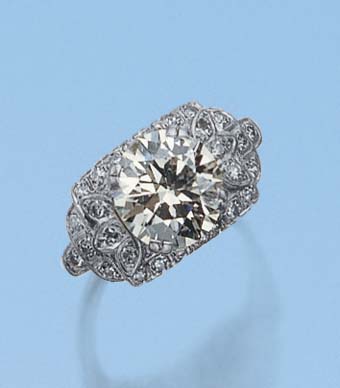 Lot 576 - Diamond Ring