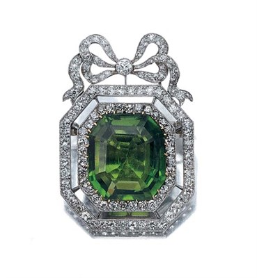 Lot 567 - Peridot and Diamond Brooch