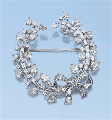 Lot 512 - Diamond Wreath Brooch