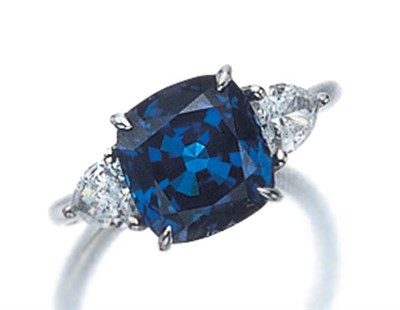 Lot 520 - Sapphire and Diamond Ring