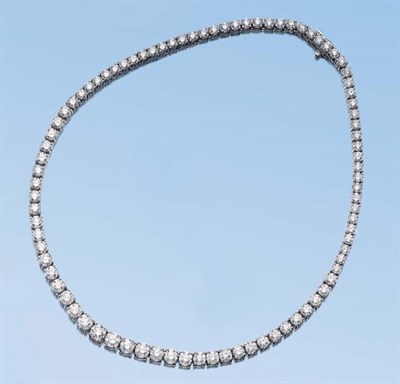 Lot 527 - Diamond Necklace