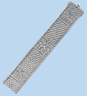 Lot 562 - Diamond Bracelet