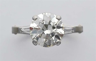 Lot 368 - Diamond Ring