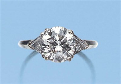 Lot 560 - Diamond Ring