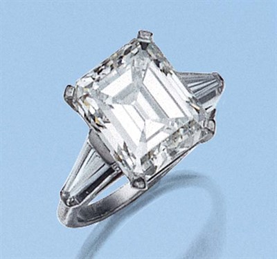 Lot 618 - Diamond Ring