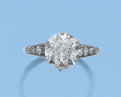 Lot 597 - Diamond Ring