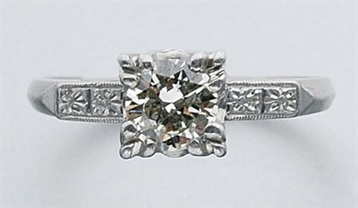 Lot 40 - Diamond Ring