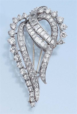Lot 518 - Diamond Clip-Brooch