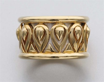 Lot 104 - Gold Band Ring