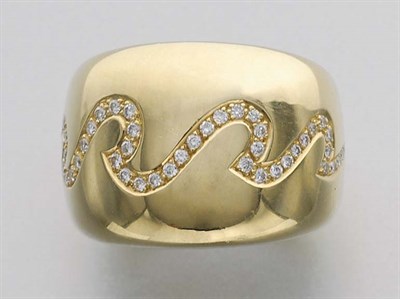 Lot 253 - Gold and Diamond Band Ring