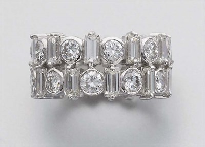 Lot 334 - Diamond Band Ring