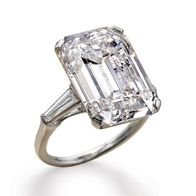 Lot 623 - Diamond Ring