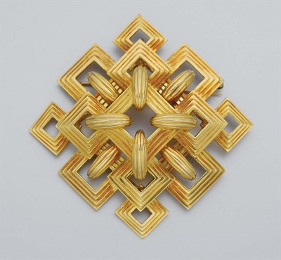 Lot 208 - Gold Pendant-Brooch