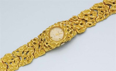 Lot 371 - Nugget Gold Wristwatch