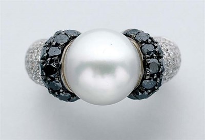 Lot 149 - Cultured Pearl, Black Diamond and Diamond Ring