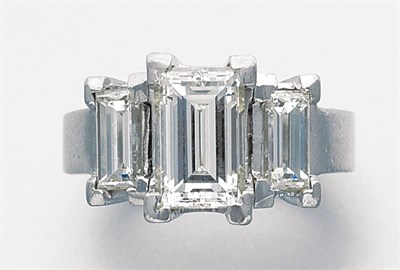 Lot 411 - Diamond Ring