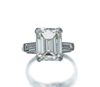 Lot 535 - Diamond Ring