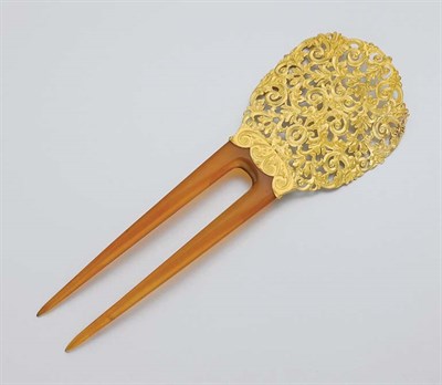 Lot 23 - Antique Gold and Horn Comb