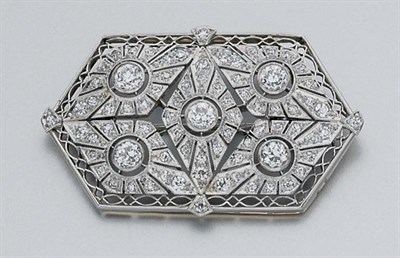 Lot 359 - Diamond Brooch