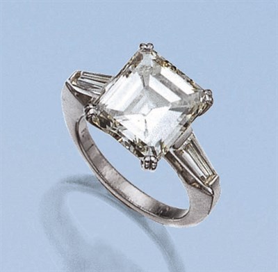 Lot 621 - Diamond Ring