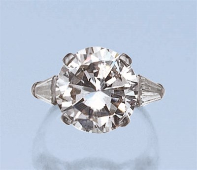Lot 620 - Diamond Ring