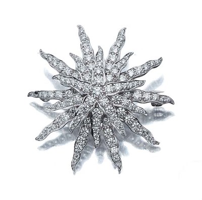 Lot 566 - Diamond Starburst Brooch