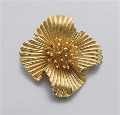 Lot 356 - Gold Flower Clip-Brooch