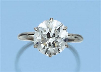 Lot 605 - Diamond Ring