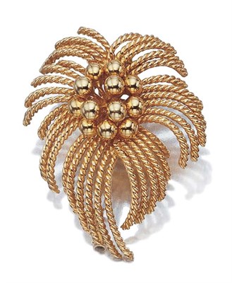 Lot 459 - Gold Flower Clip-Brooch