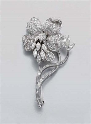 Lot 408 - Diamond Flower Brooch