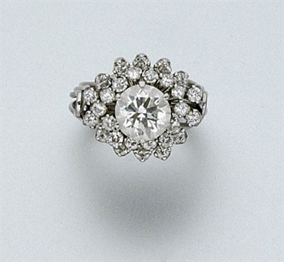Lot 2376 - Diamond Cluster Ring