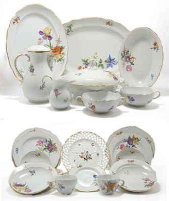 Lot 4155 - Meissen Gilt Decorated Porcelain Dinner...