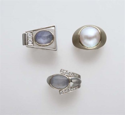 Lot 2418 - Three Gentleman's Rings