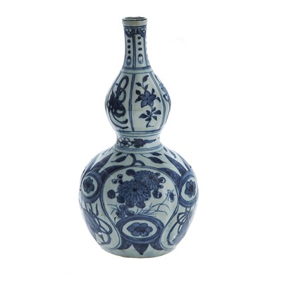 Lot 138 - Chinese Blue and White Glazed Vase 17th...