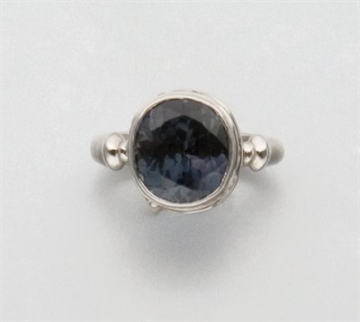 Lot 2485 - Green Sapphire Ring