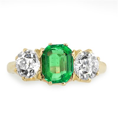 Lot 135 - Gold, Emerald and Diamond Ring