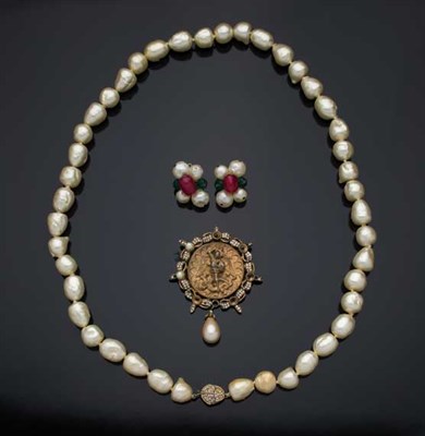 Lot 111 - Hattie Carnegie Dangling Brooch