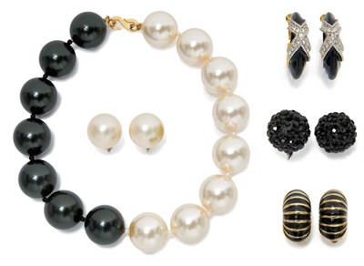 Lot 131 - Kenneth Jay Lane Bi-Color Faux Pearl Choker