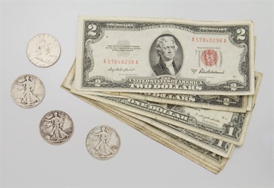 Lot 2026 - Assorted U.S. Coins and Currency