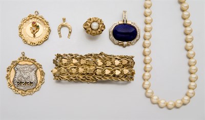 Lot 2087 - Assorted Gold and Metal Jewelry