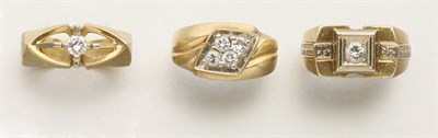 Lot 2009 - Group of Gentleman's Gold Jewelry