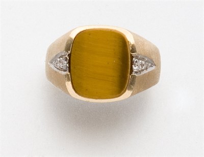 Lot 2115 - Gentleman's Gold,Tiger's Eye and Diamond Ring