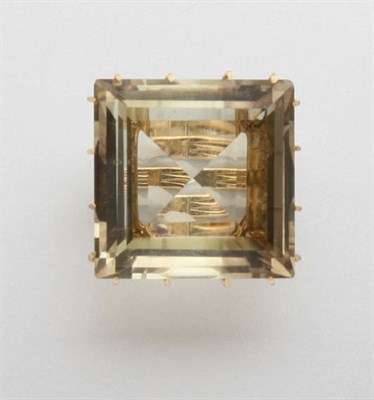 Lot 2302 - Gold and Smokey Quartz Ring