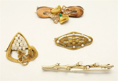 Lot 2861 - Assorted Group of Bar Pins