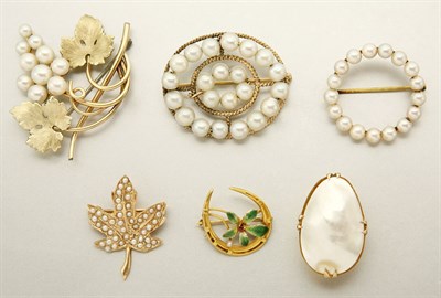Lot 2872 - Assorted Group of Bar Pins and Lapel Pins