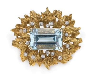 Lot 114 - Gold, Aquamarine and Diamond Brooch