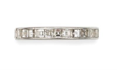 Lot 655 - Diamond Band Ring