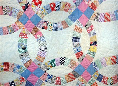 Lot 2225 - Double Wedding Ring Pattern Cotton Quilt 90 x...