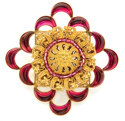 Lot 242 - Miriam Haskell Pin Gilt-metal set with poured...